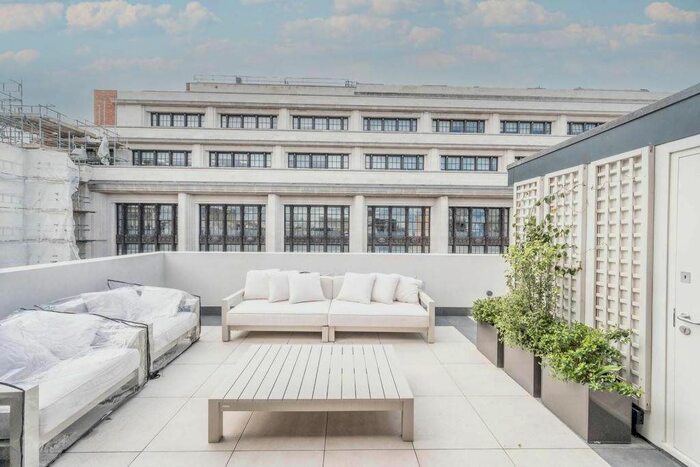3 Bedroom Maisonette To Rent In Young Street, London, W8