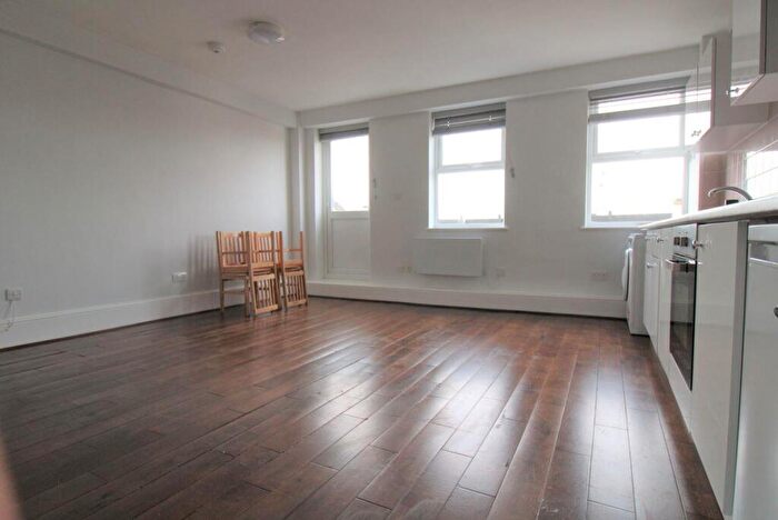 2 Bedroom Flat To Rent In Adams Mews, Wood Green, London, N22