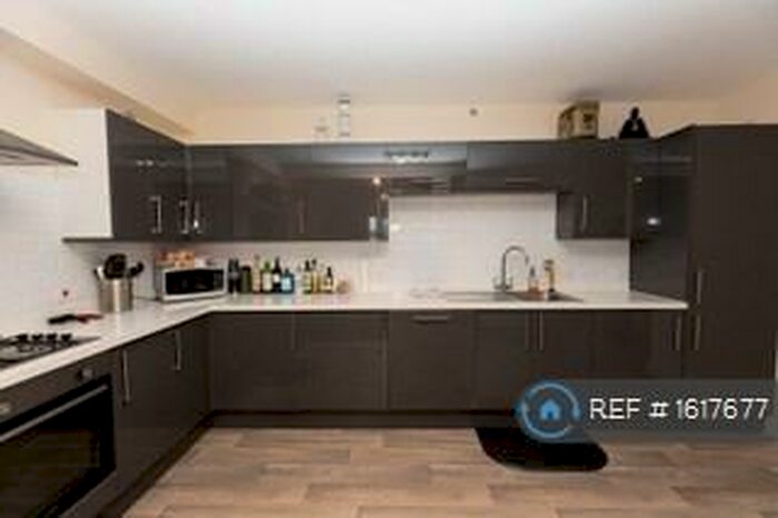 2 Bedroom Flat To Rent In High Street, Newmarket, CB8
