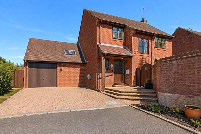 3 Bedroom Detached House For Sale In Walnut Tree Court, Red Cross Road, Goring, Reading, RG8
