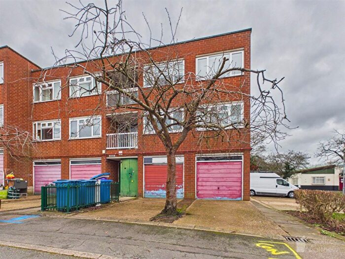 2 Bedroom Flat For Sale In Lower Meadow, Harlow, CM18