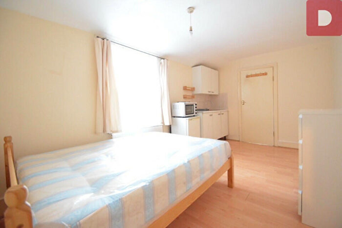 Flat To Rent In Trehurst Street, Homerton, Hackney, E5