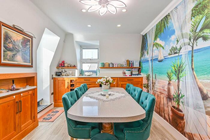 4 Bedroom Penthouse For Sale In St Martins Lane, Beckenham, BR3