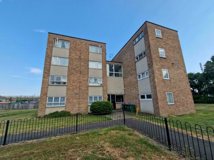 2 Bedroom Apartment To Rent In Mitcham Walk, Aylesbury, HP19