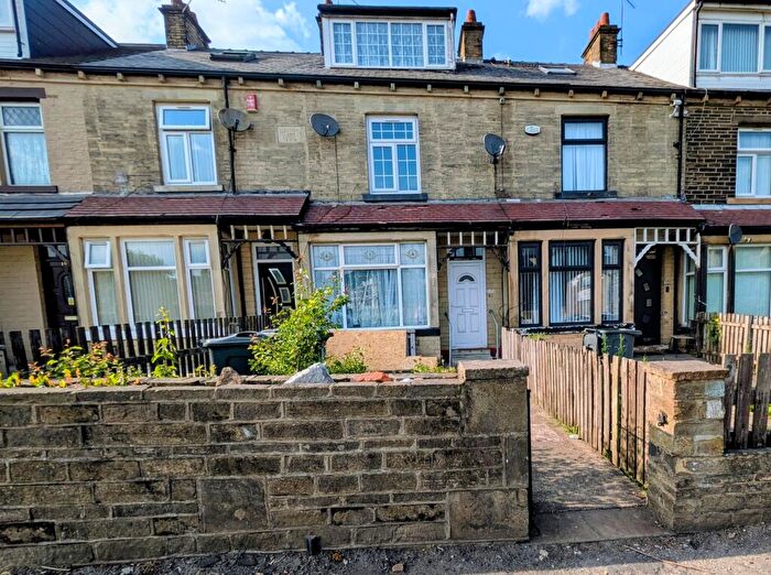 3 Bedroom Terraced House For Sale In Clayton Road, Bradford, BD7