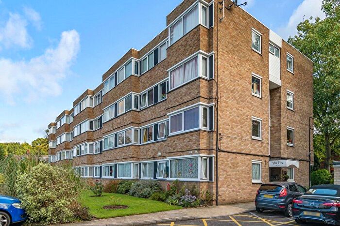 2 Bedroom Flat To Rent In Queenswood Gardens, London, E11