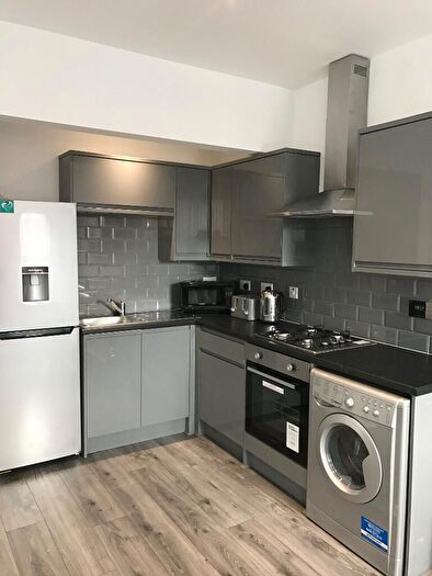 4 Bedroom Flat To Rent In Smithdown Road, Liverpool, Merseyside, (Academic Year /), L15