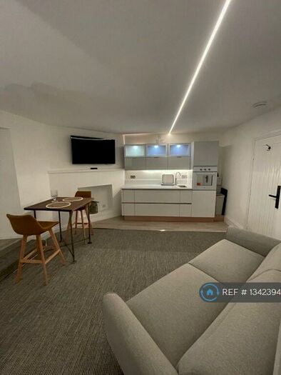 Studio To Rent In Church Road, Exeter, EX2