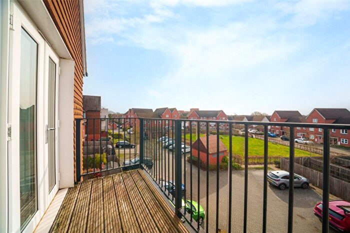 2 Bedroom Apartment For Sale In Outfield Crescent, Wokingham, Berkshire, RG40