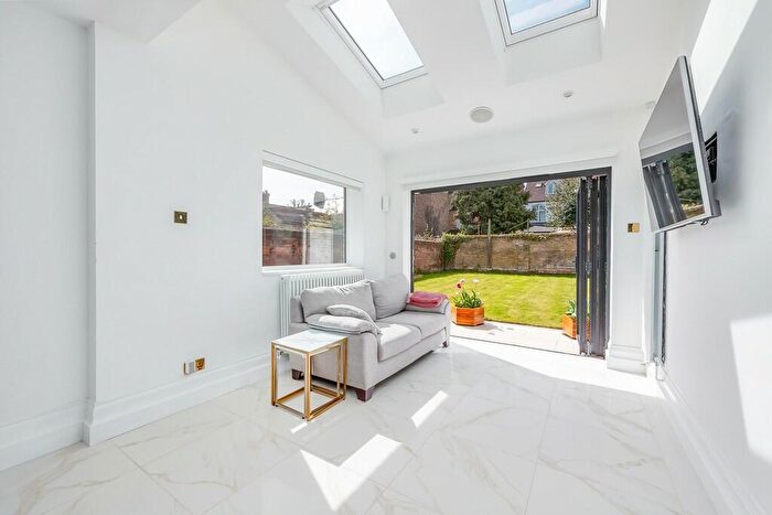 6 Bedroom Semi-Detached House To Rent In Clapham Road, Bedford, Bedfordshire, MK41