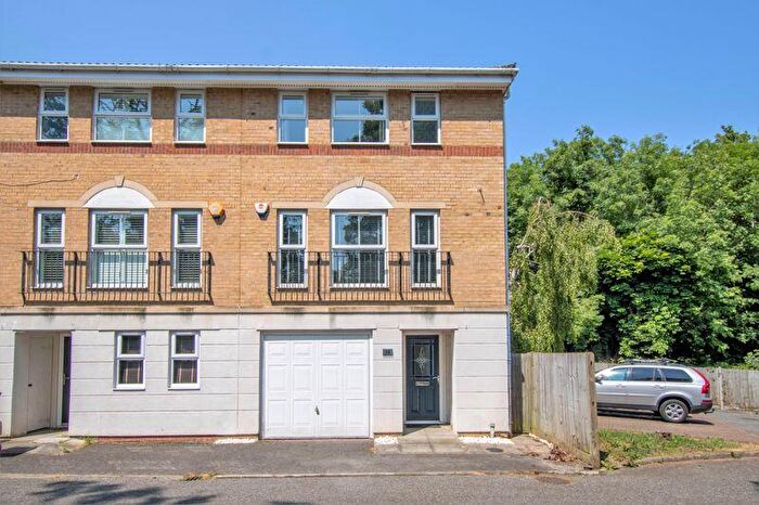 4 Bedroom End Of Terrace House To Rent In Wells Close, South Croydon, CR2