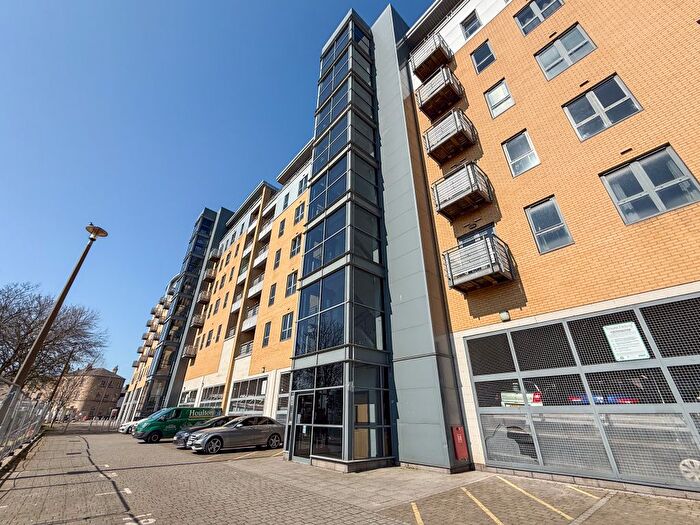 2 Bedroom Flat To Rent In Queens Dock Avenue, Kingston Upon Hull, HU1