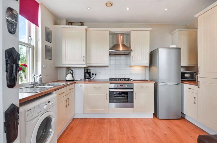 2 Bedroom Flat For Sale In Beulah Hill, London, SE19