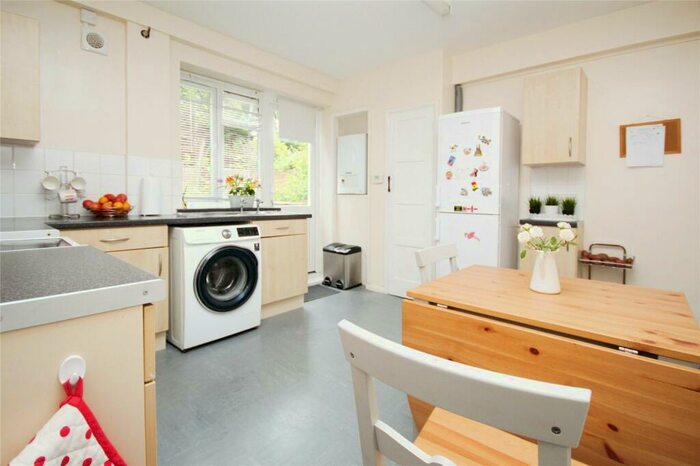 2 Bedroom Apartment To Rent In Hillyfields, Loughton, IG10