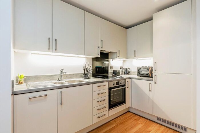 1 Bedroom Flat For Sale In Rope Walk, Bristol, BS1