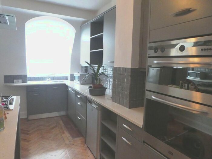 3 Bedroom Flat To Rent In South Square, Hampstead Garden Suburb, NW11
