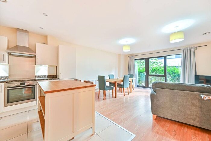 1 Bedroom Flat To Rent In Newman Close, Willesden Green, London, NW10