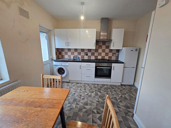 3 Bedroom Flat To Rent In Stafford Road, Croydon, CR0