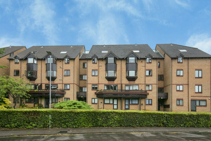 1 Bedroom Flat To Rent In Hawkshill, St Albans, AL1
