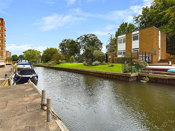 3 Bedroom Detached House To Rent In Thameside, Teddington, TW11