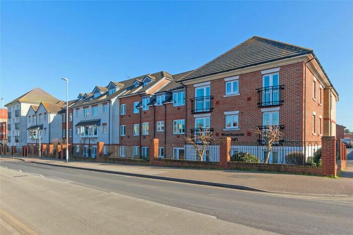1 Bedroom Apartment For Sale In Bell Road, Sittingbourne, Kent, ME10