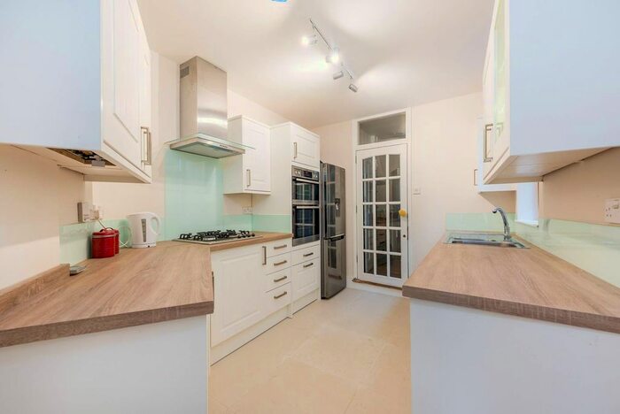 2 Bedroom Flat To Rent In Bollo Lane, Chiswick, London, W4