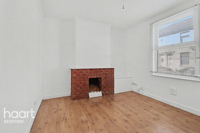 3 Bedroom Terraced House To Rent In Commercial Road, Bedford, MK40