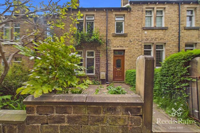3 Bedroom Terraced House To Rent In Newland Avenue, Birkby, Huddersfield, HD2