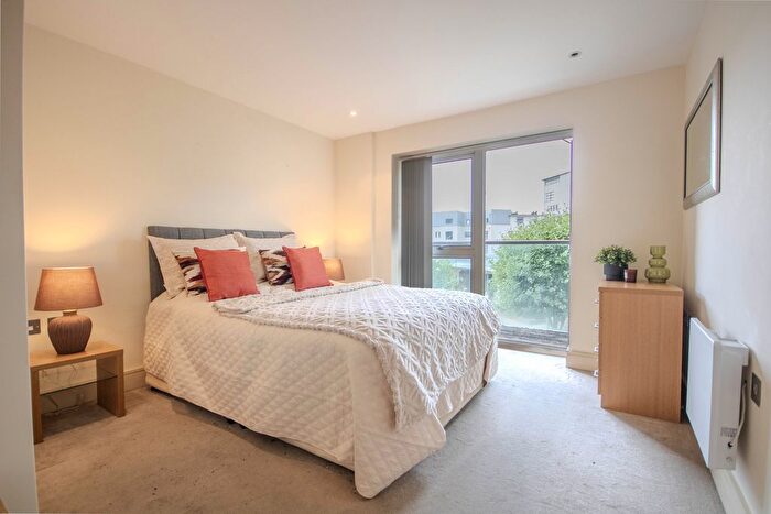 1 Bedroom Flat For Sale In Hayes Road, Penarth, CF64