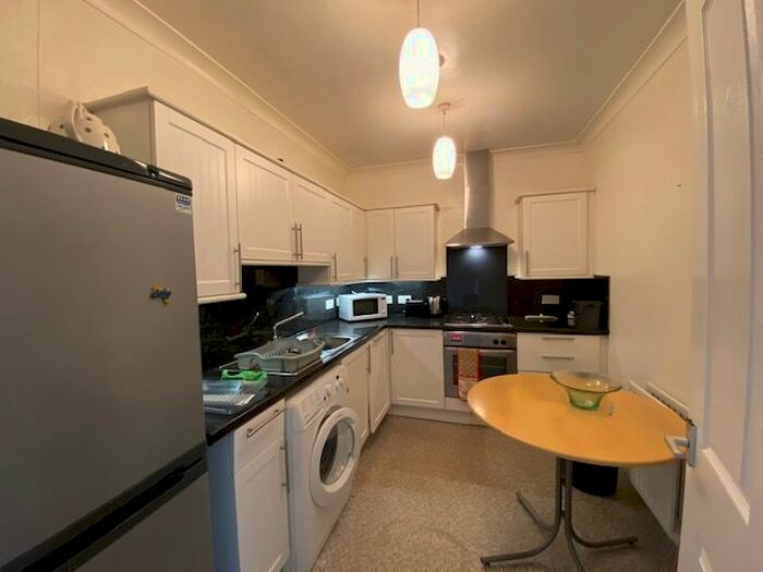 2 Bedroom Flat To Rent In Cathcart Place, Gorgie, Edinburgh, EH11