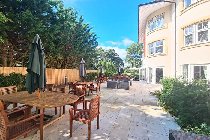 2 Bedroom Flat To Rent In Poole Park, BH14