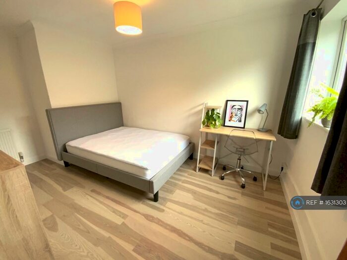 3 Bedroom Semi-Detached House To Rent In Laing Road, Colchester, CO4