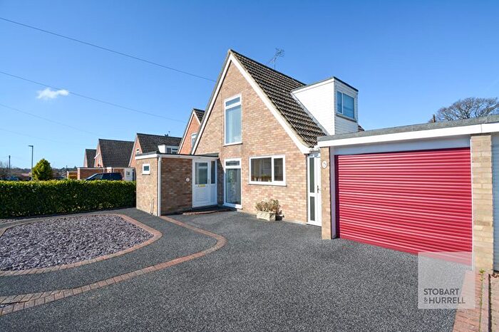 2 Bedroom Link Detached House For Sale In Waveney Drive, Hoveton, Norfolk, NR12