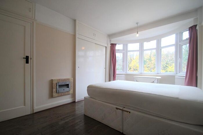 4 Bedroom House To Rent In Southern-by-Pass, OX2