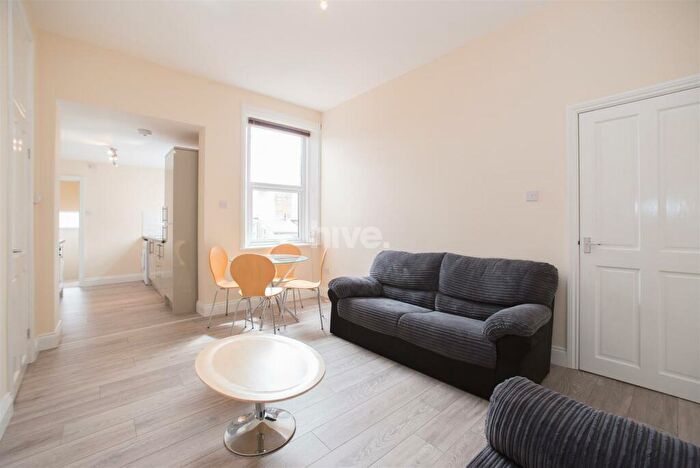 3 Bedroom Flat To Rent In Doncaster Road, Sandyford, Newcastle Upon Tyne, NE2