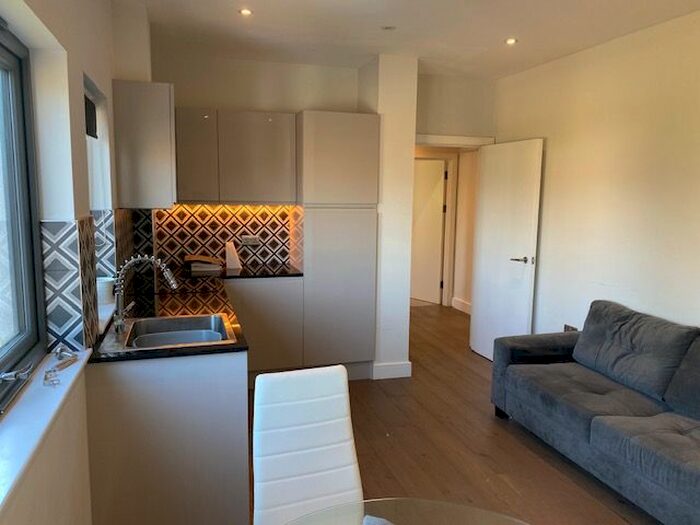 1 Bedroom Flat To Rent In Molly Millars Lane, Wokingham, RG41