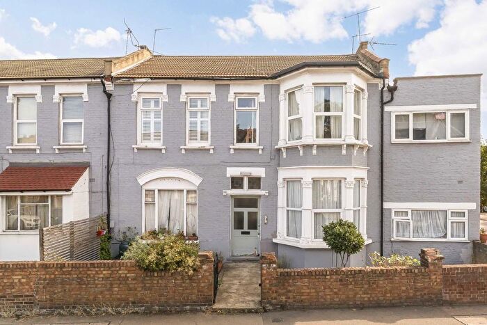 2 Bedroom Flat For Sale In Wightman Road, London, N8