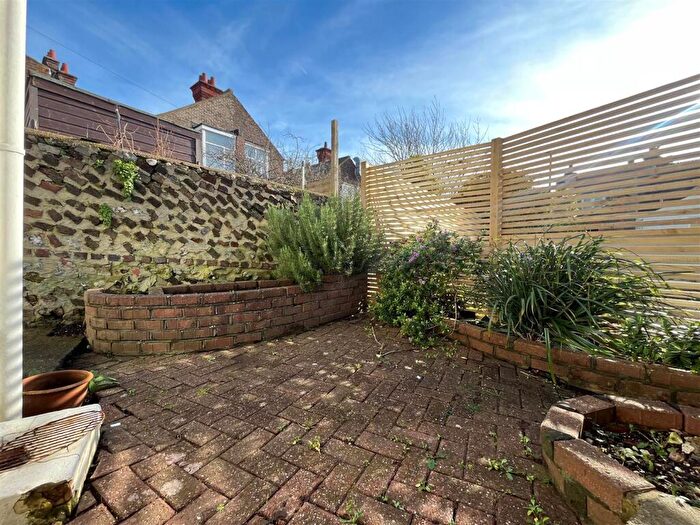 1 Bedroom Flat To Rent In Hythe Road, Brighton, BN1