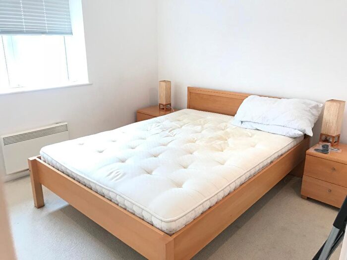 2 Bedroom Flat To Rent In Seacon Tower, Hutchings Street, South Quay, Canary Wharf, London, E14