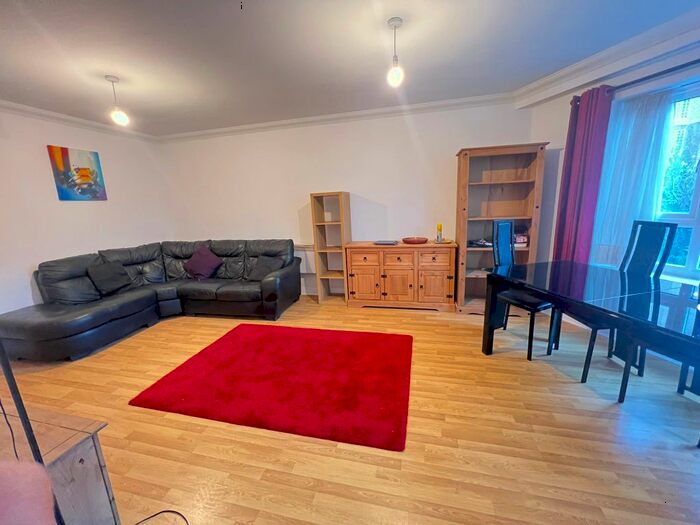 2 Bedroom Flat To Rent In The Gateway, Watford, WD18