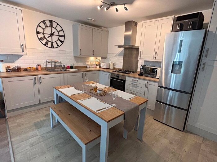 2 Bedroom Flat For Sale In Langford Way, Thatcham, Berkshire, RG19