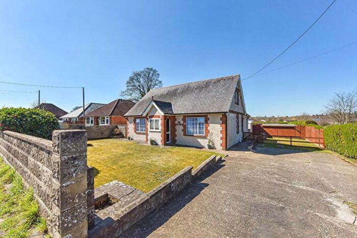 4 Bedroom Detached Bungalow For Sale In Liphook Road, Lindford, Bordon, GU35