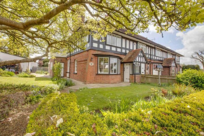 3 Bedroom Cottage For Sale In Elm Lane, Bourne End, SL8