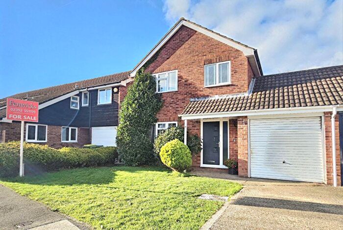 4 Bedroom Link Detached House For Sale In Fitzwilliam Avenue, Hill Head, PO14