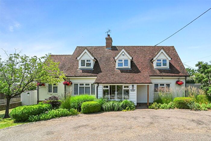 3 Bedroom Detached House For Sale In Windmill Close, Great Dunmow, Essexc, CM6