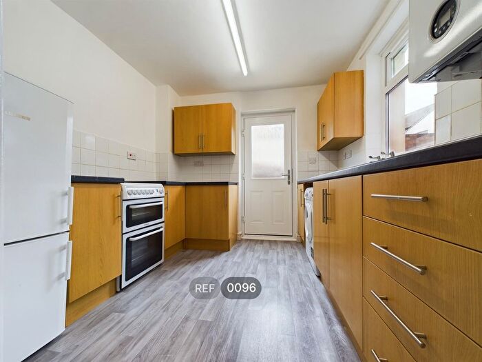 2 Bedroom Terraced House To Rent In Gee Street, Hull, HU3