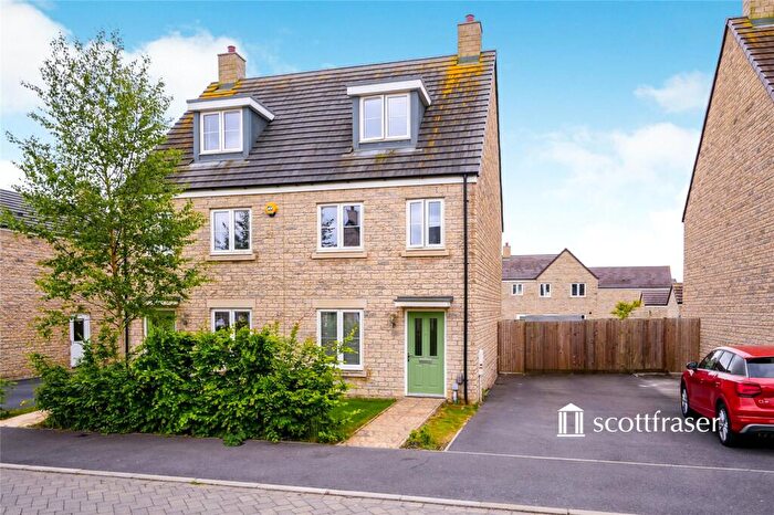 3 Bedroom Semi Detached House For Sale In Collett Drive, Bampton, Oxfordshire, OX18