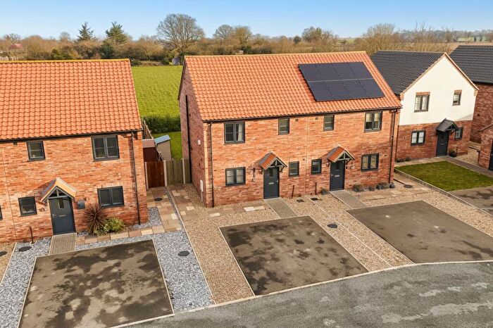 3 Bedroom Semi Detached House For Sale In Observer Close, Freethorpe, Norwich, NR13