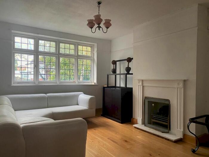 2 Bedroom Flat To Rent In Old Church Road, London, NW9