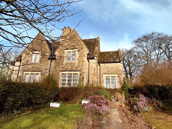 3 Bedroom Semi-Detached House To Rent In Coleshill, SN6